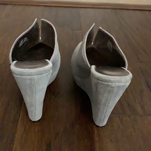 Jessica Bennett light gray suede platform mules. - Picture 7 of 17